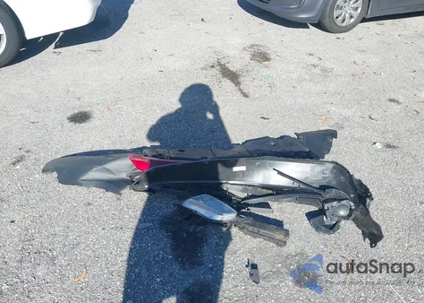 2023 Toyota Corolla Cross Le z USA, uszkodzony, nr VIN 7MUCAAAG1PV069319